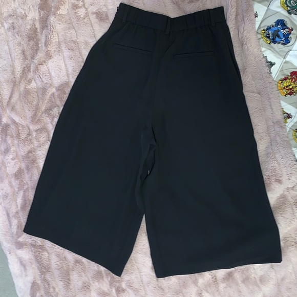 UNIQLO pants - Picture 2 of 3